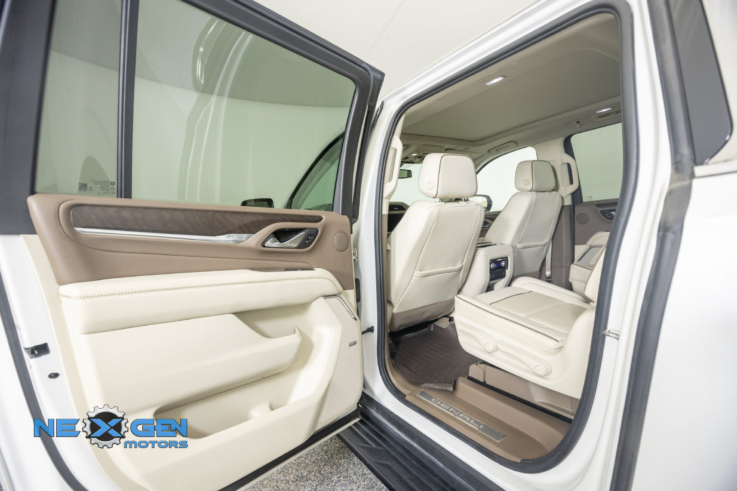 Used 2022 GMC Yukon XL Denali AWD/4WD image 29