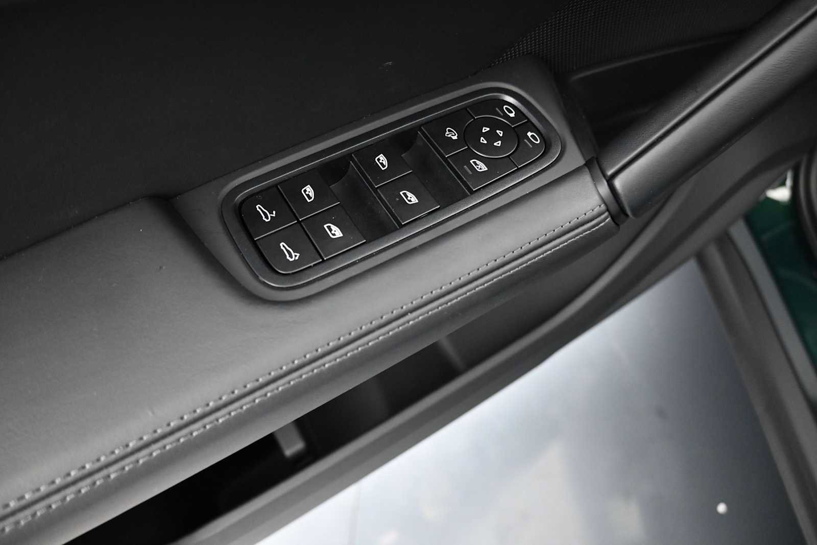 New 2026 Porsche Cayenne S AWD/4WD image 8