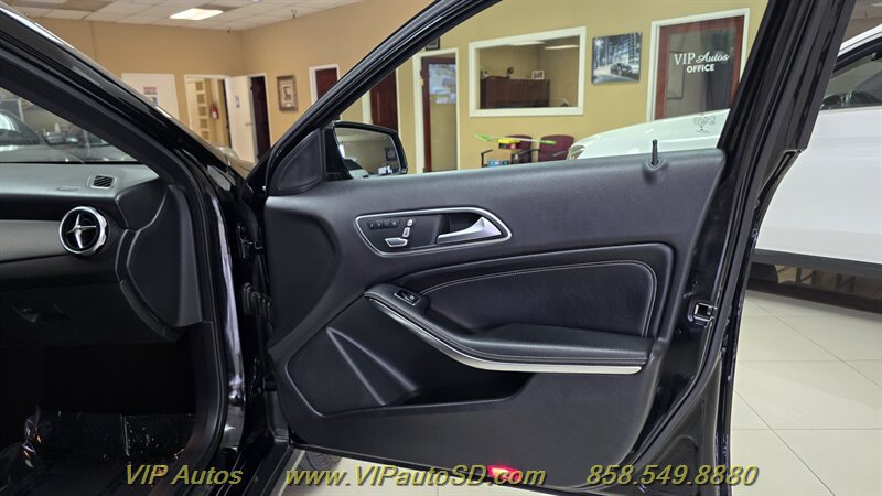 Used 2018 Mercedes-Benz GLA 250 image 12