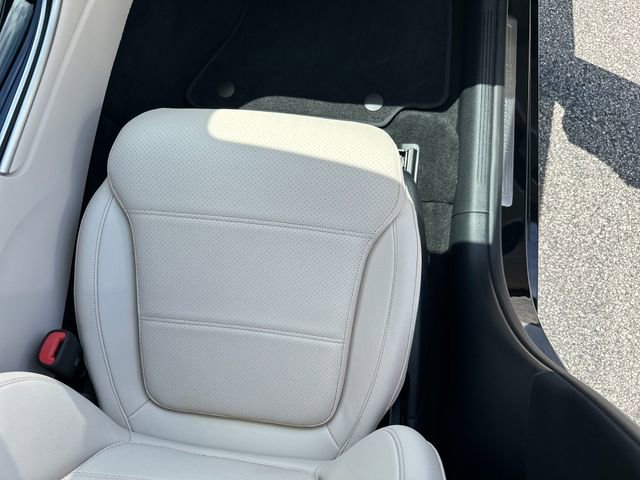 Used 2025 Mercedes-Benz C 300 Sedan image 36