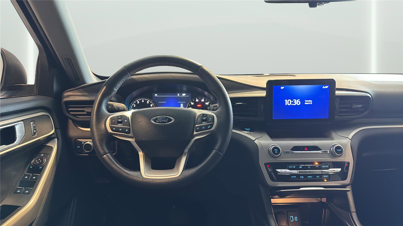 Used 2023 Ford Explorer XLT image 13