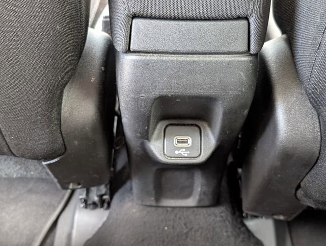 Used 2019 Jeep Renegade Latitude FWD image 13
