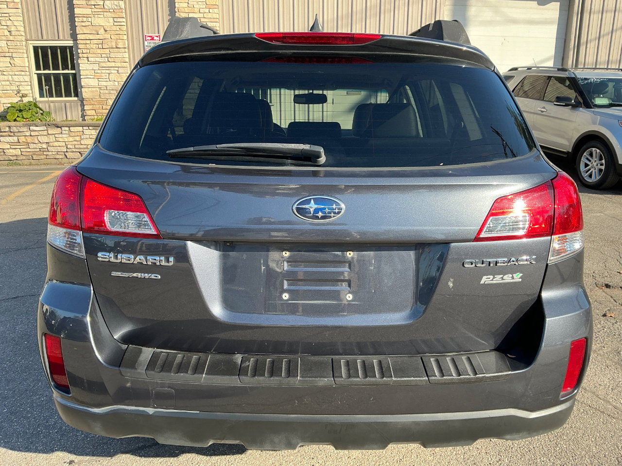 Used 2013 Subaru Outback 2.5i Limited w/ Moonroof Pkg image 4