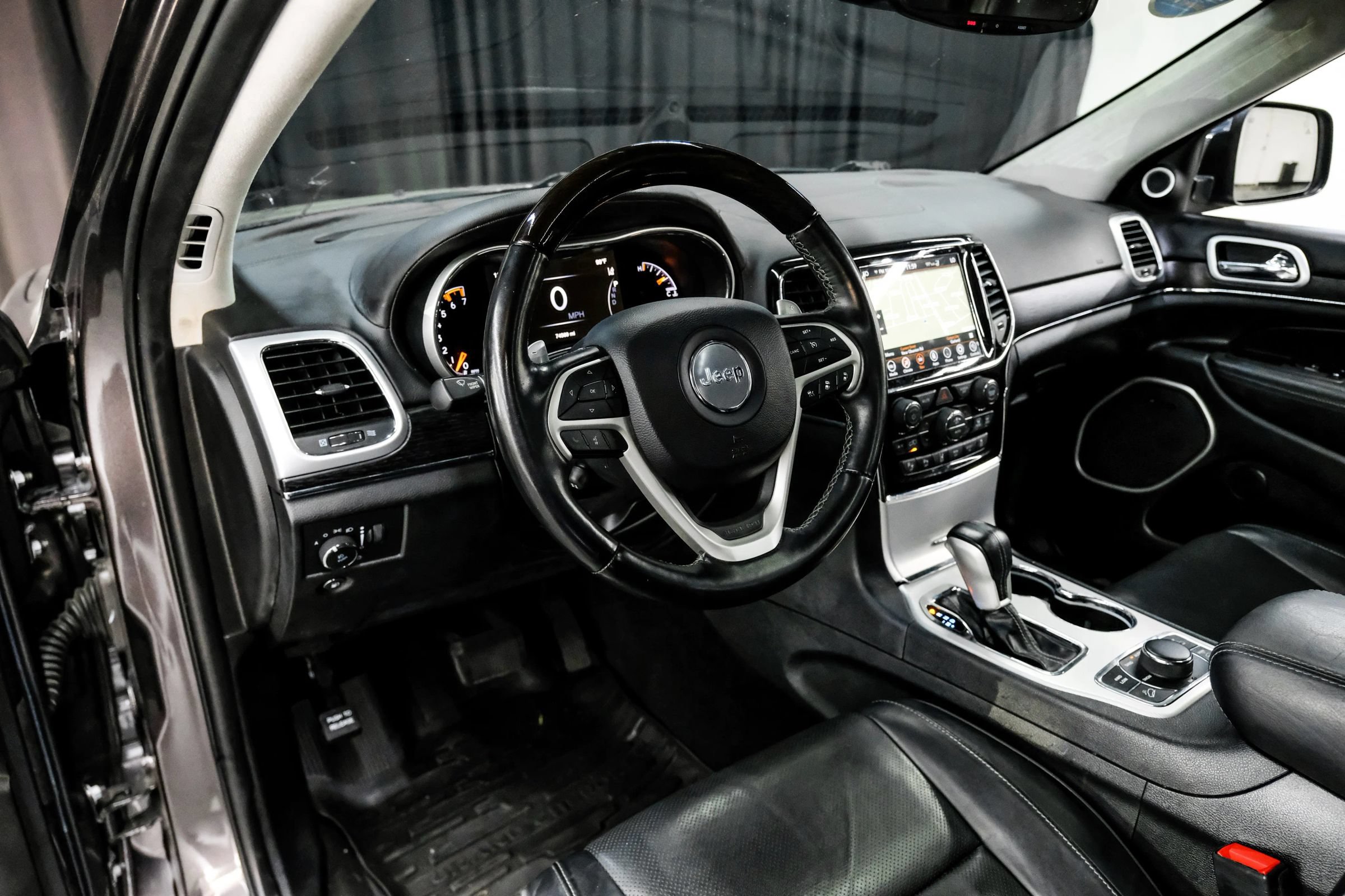Used 2021 Jeep Grand Cherokee Summit AWD/4WD image 3