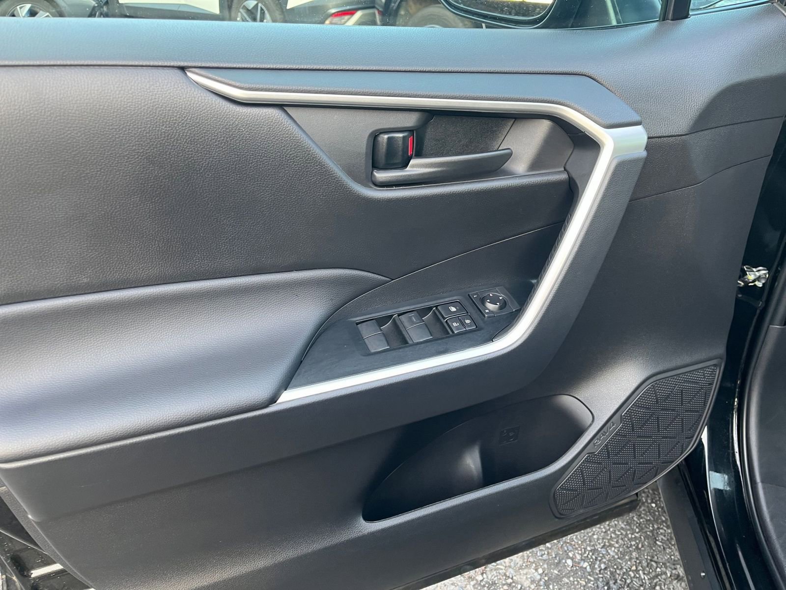 Used 2025 Toyota RAV4 LE image 20