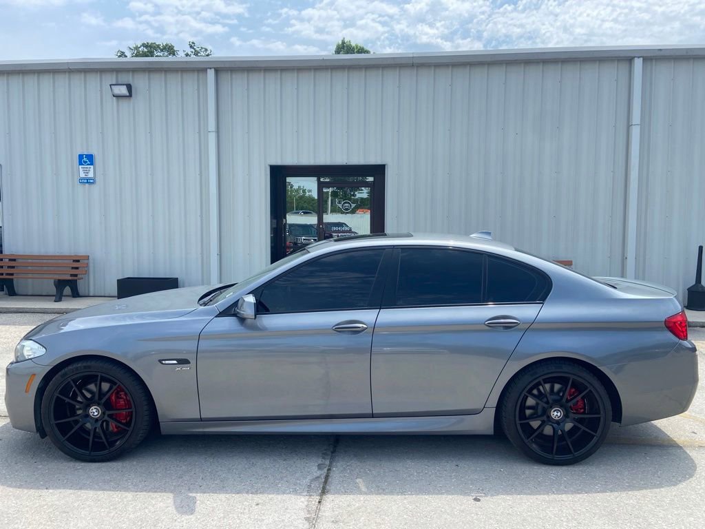 Used 2011 BMW 550i xDrive Sedan AWD/4WD image 2