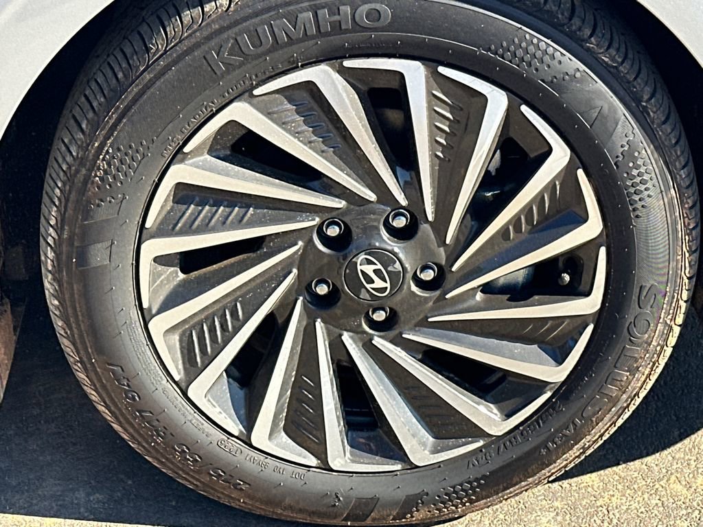 New 2025 Hyundai Sonata Limited image 12
