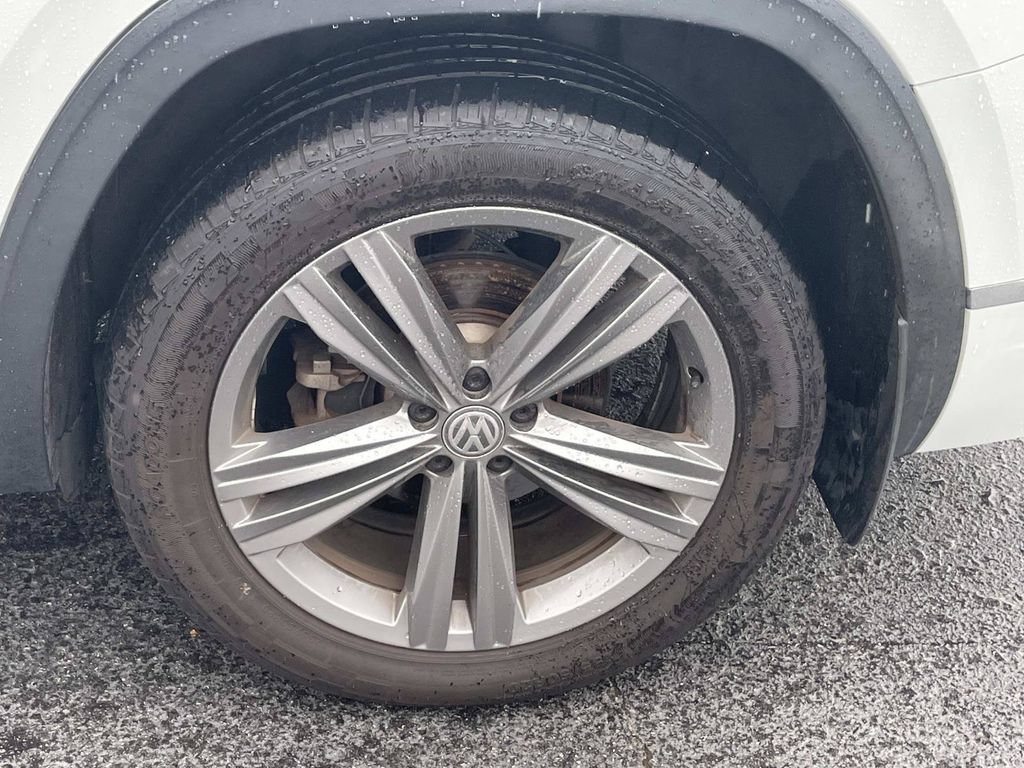Used 2018 Volkswagen Atlas SE w/ R-Line Package FWD image 12