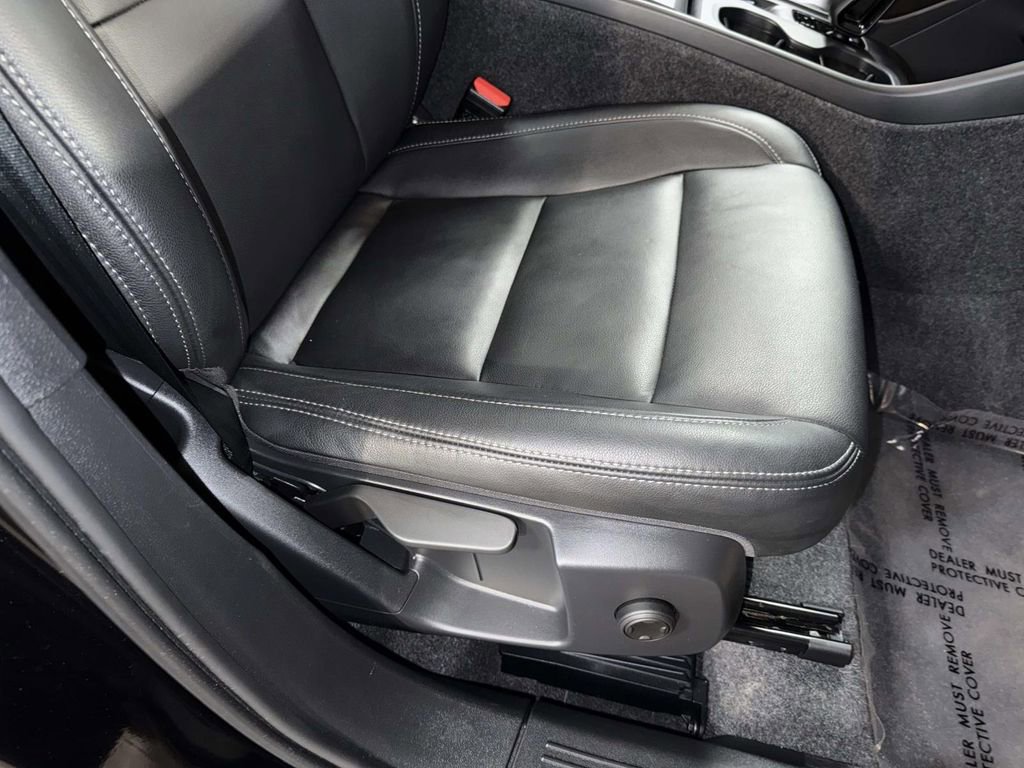 Used 2025 Volvo XC40 B5 Core AWD/4WD image 15