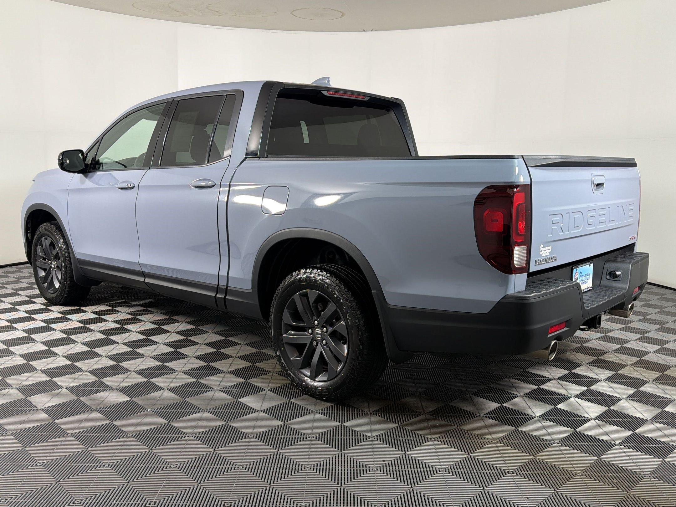 Used 2025 Honda Ridgeline Sport image 2