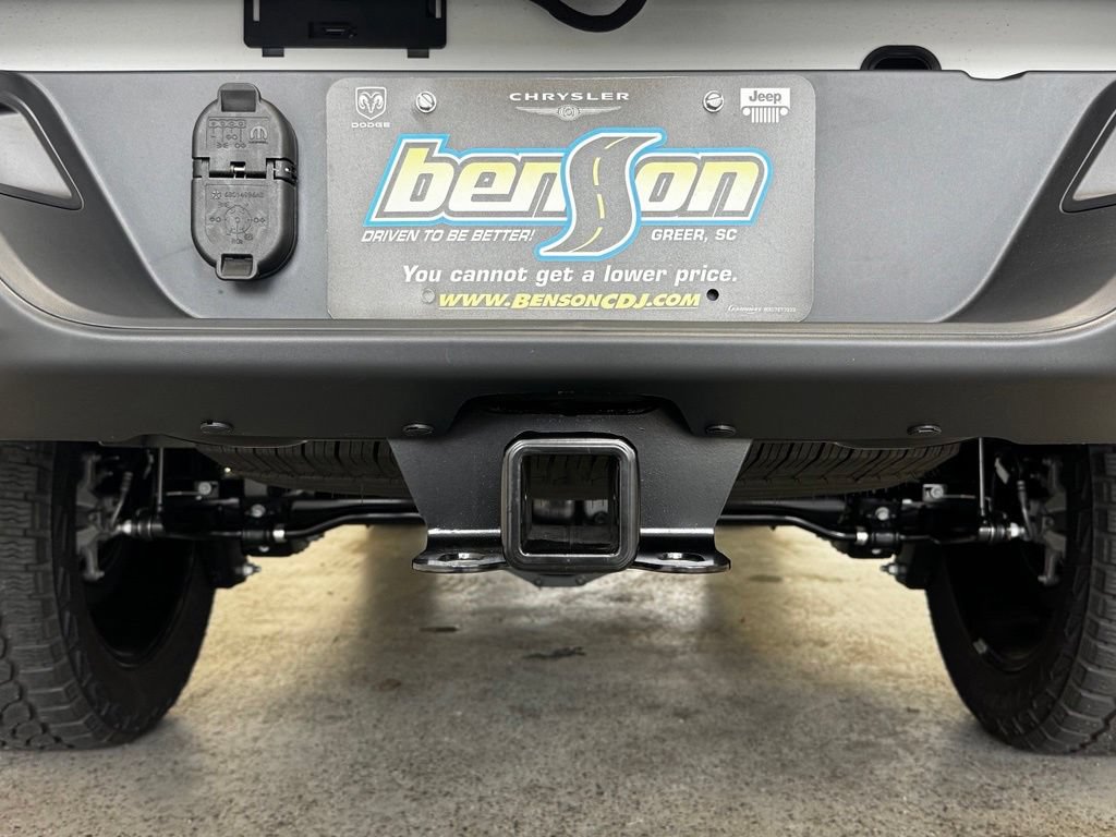 Used 2024 Jeep Gladiator Sport AWD/4WD image 9