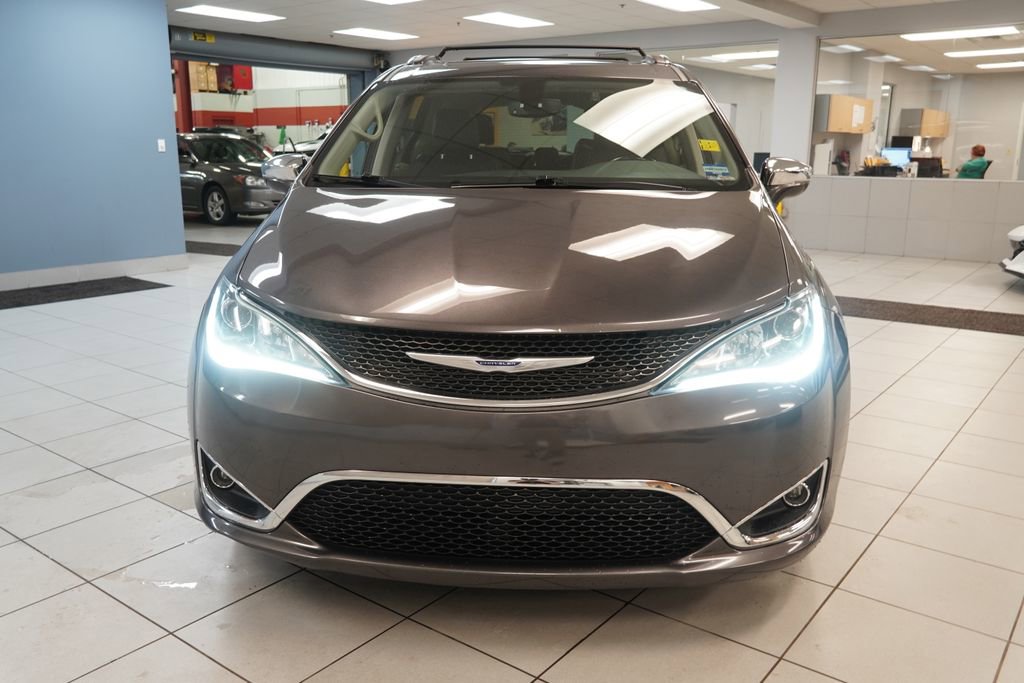 Used 2020 Chrysler Pacifica Limited FWD image 16