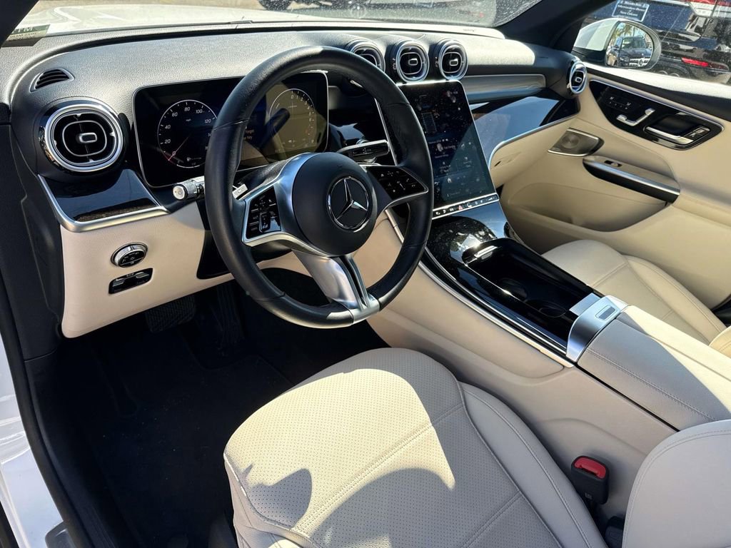 Used 2025 Mercedes-Benz GLC 350e 4MATIC image 19