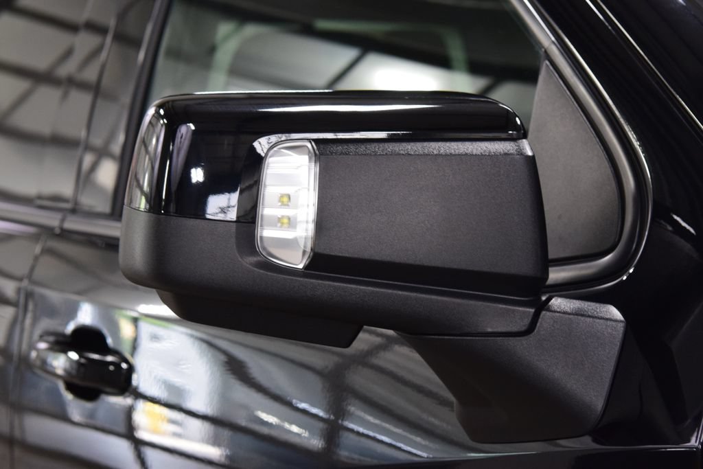 Used 2025 Chevrolet Silverado 1500 High Country w/ Midnight Edition AWD/4WD image 15