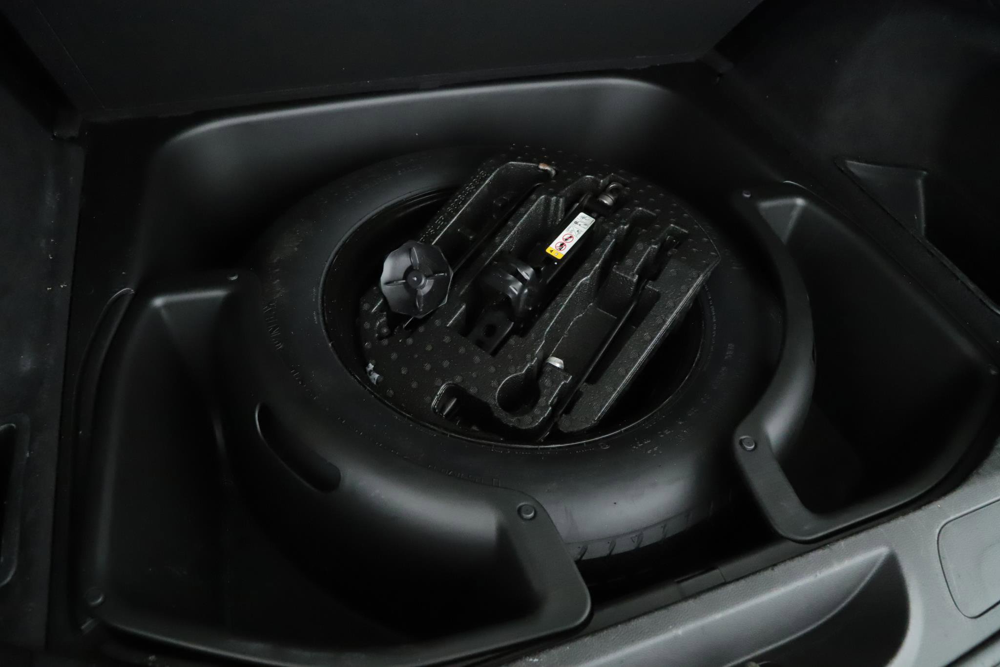Used 2019 Jeep Grand Cherokee Altitude AWD/4WD image 19
