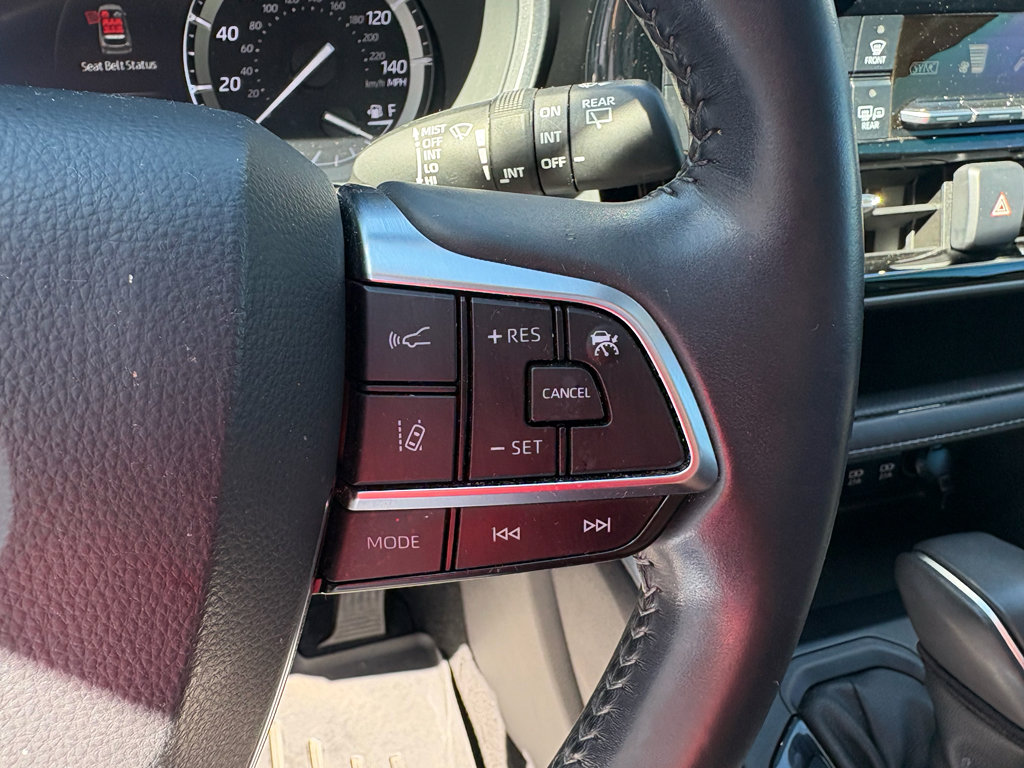 Used 2021 Toyota Highlander XLE image 14