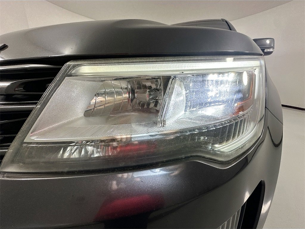 Used 2017 Ford Explorer XLT w/ Equipment Group 202A image 10