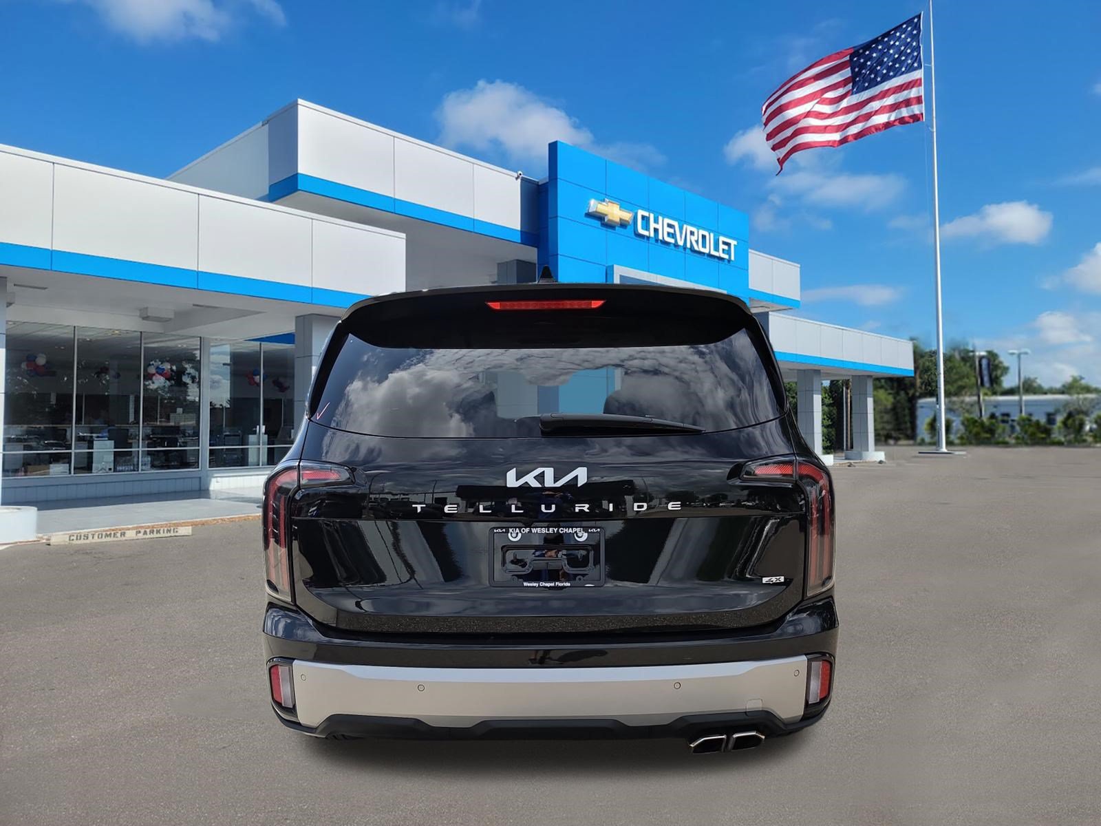 Used 2023 Kia Telluride EX w/ EX Captain's Chair Package AWD/4WD image 7