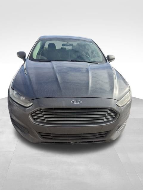 Used 2016 Ford Fusion SE image 3