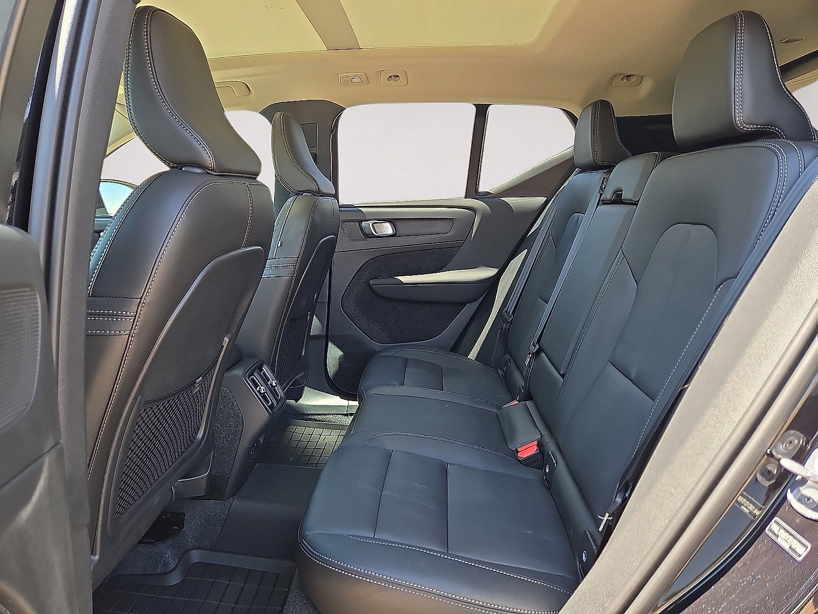 Certified 2026 Volvo XC40 B5 Plus AWD/4WD image 15