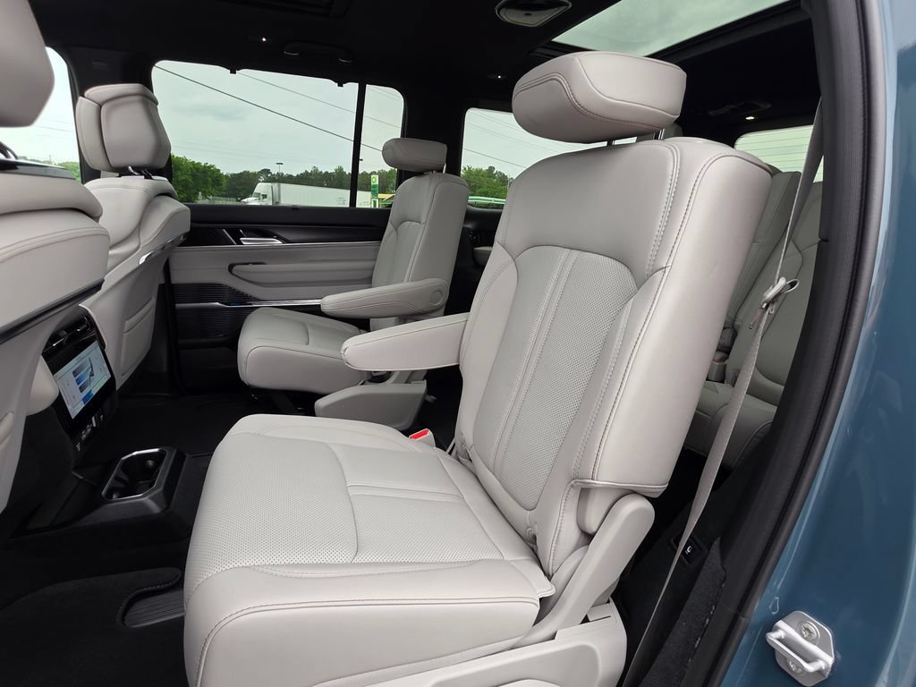 New 2026 Jeep Grand Wagoneer Summit w/ Premium Group III AWD/4WD image 33