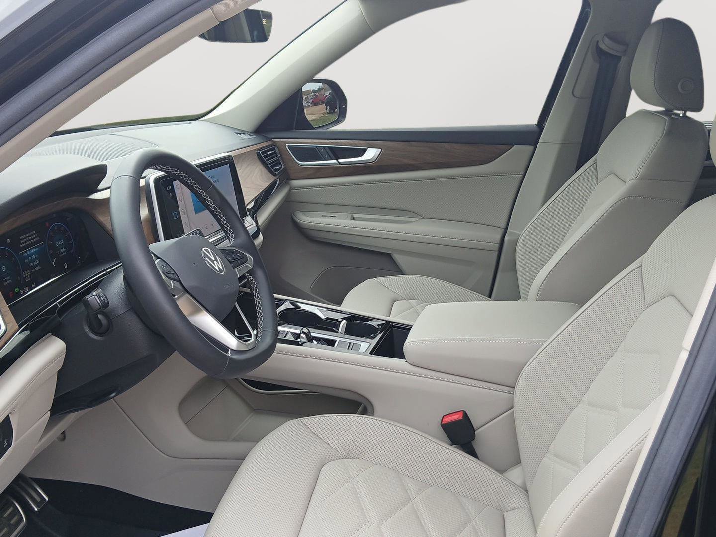 Used 2024 Volkswagen Atlas SE image 13