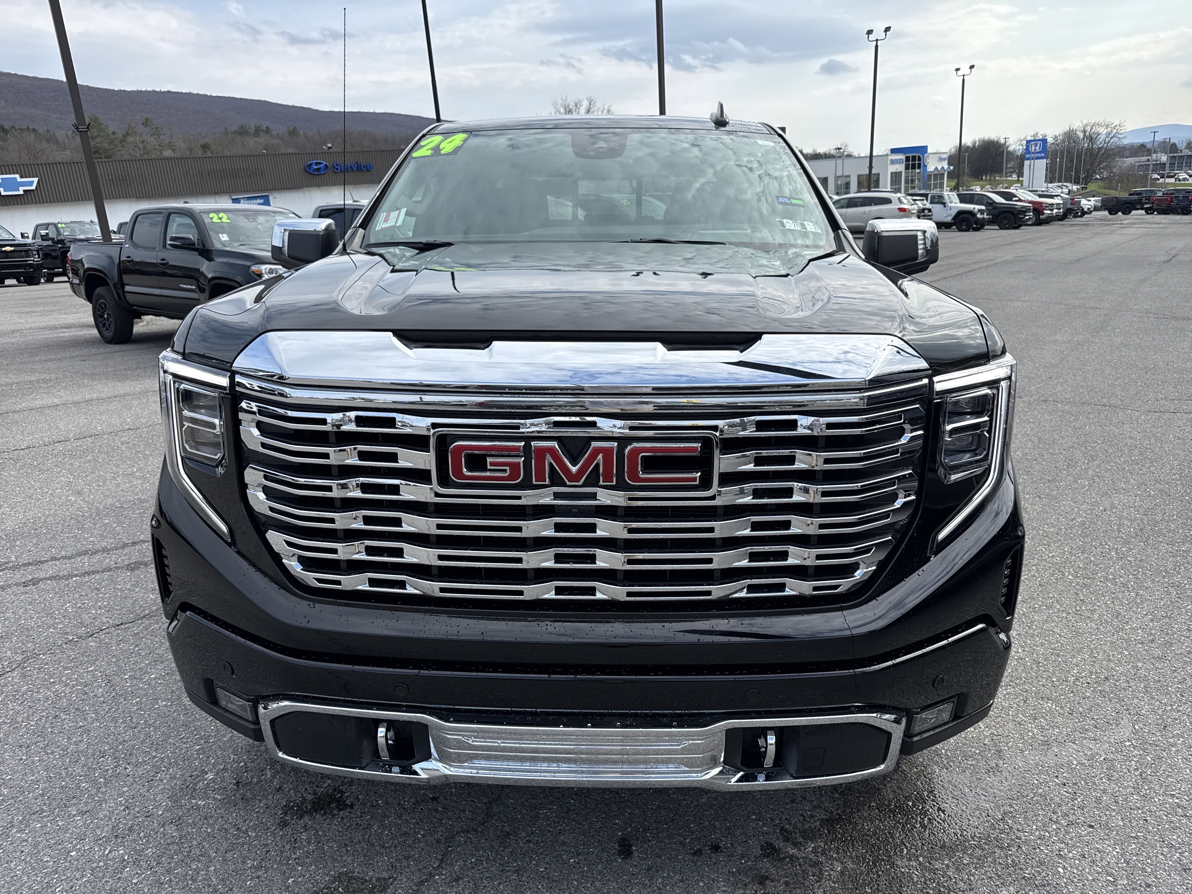 Used 2024 GMC Sierra 1500 Denali w/ Technology Package image 9