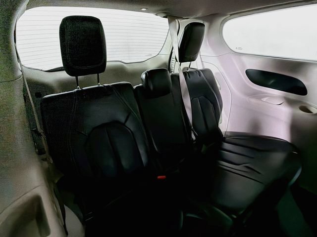Used 2023 Chrysler Pacifica Touring-L FWD image 26