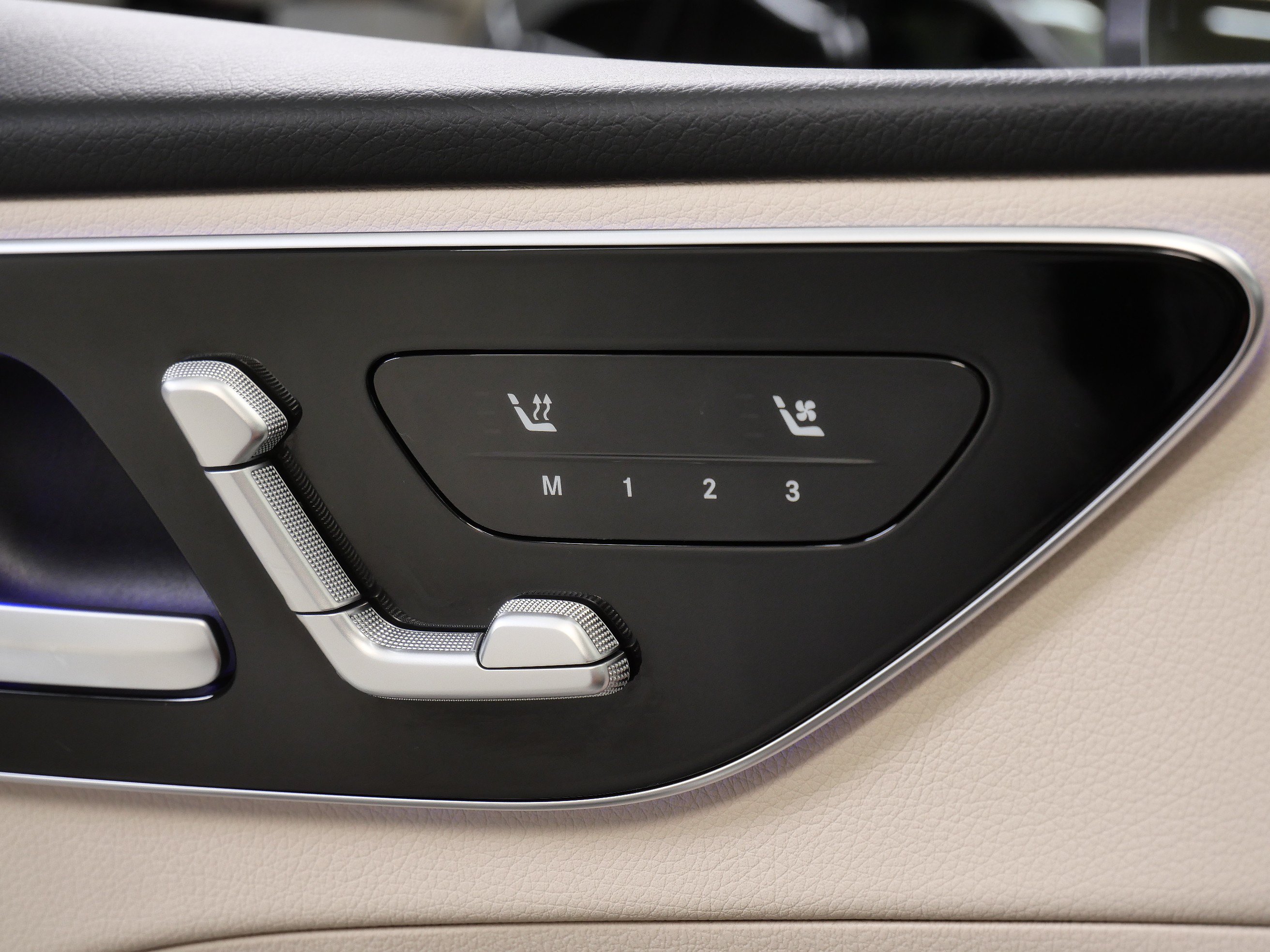 Certified 2023 Mercedes-Benz C 300 4MATIC Sedan image 31