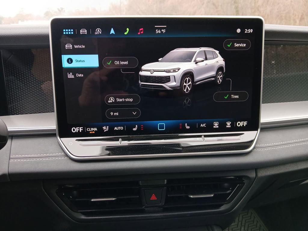 New 2025 Volkswagen Tiguan SE image 18