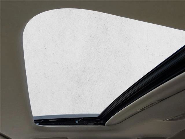 Used 2025 Hyundai Venue SEL image 17