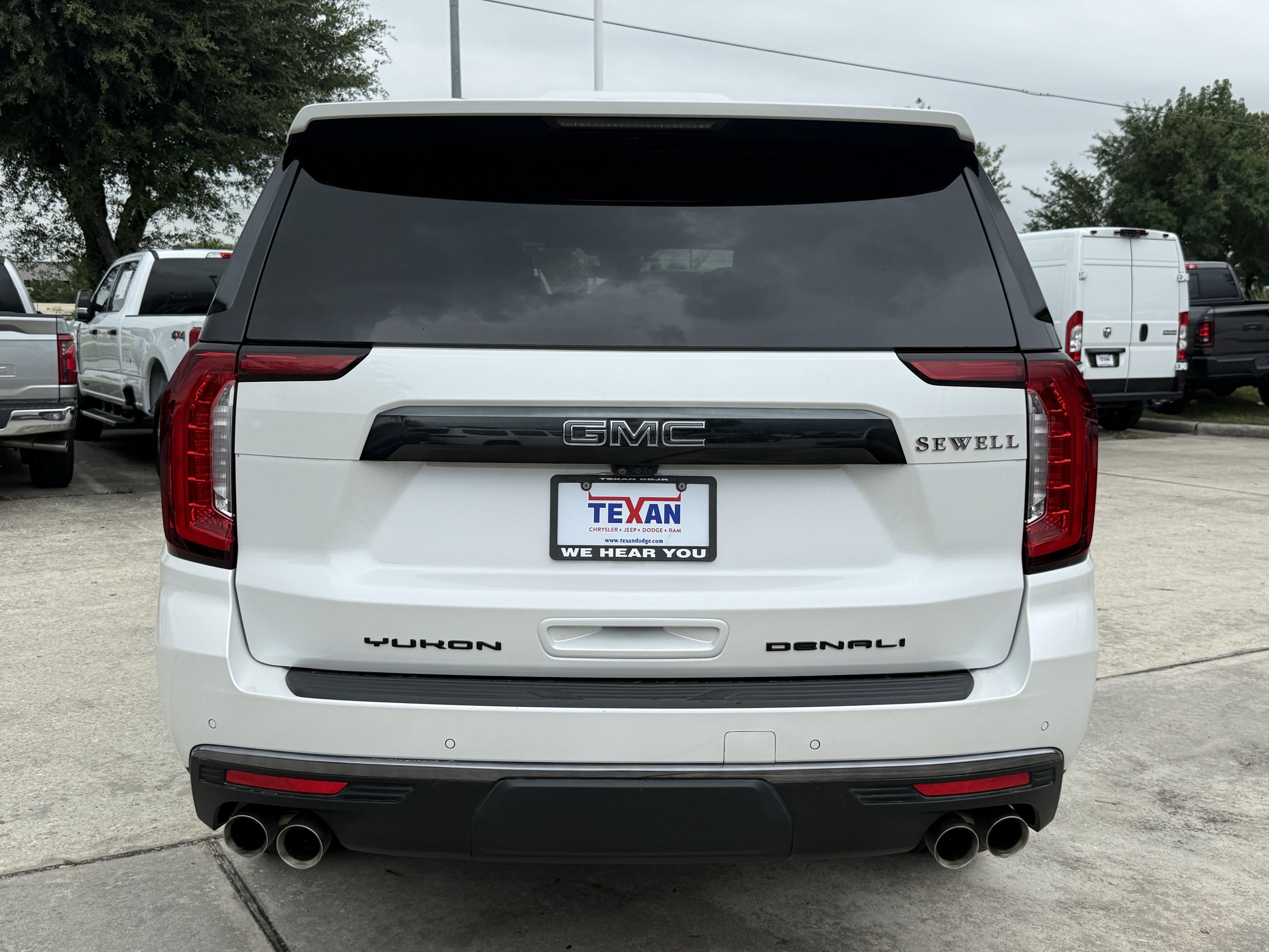 Used 2023 GMC Yukon XL Denali Ultimate AWD/4WD image 6