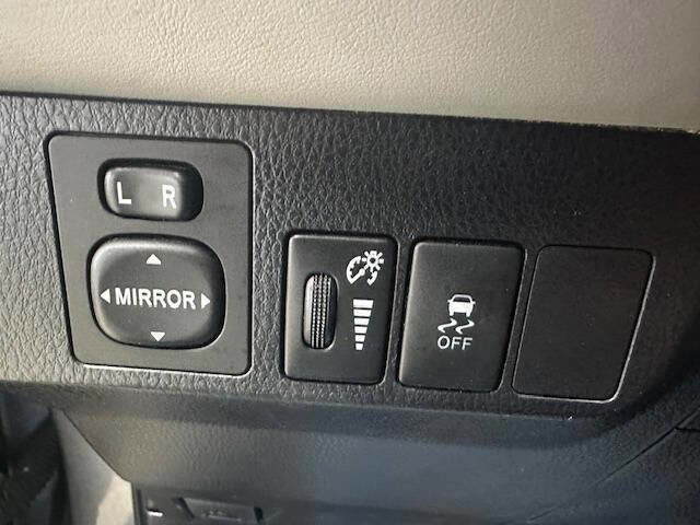 Used 2015 Toyota RAV4 XLE AWD/4WD image 18