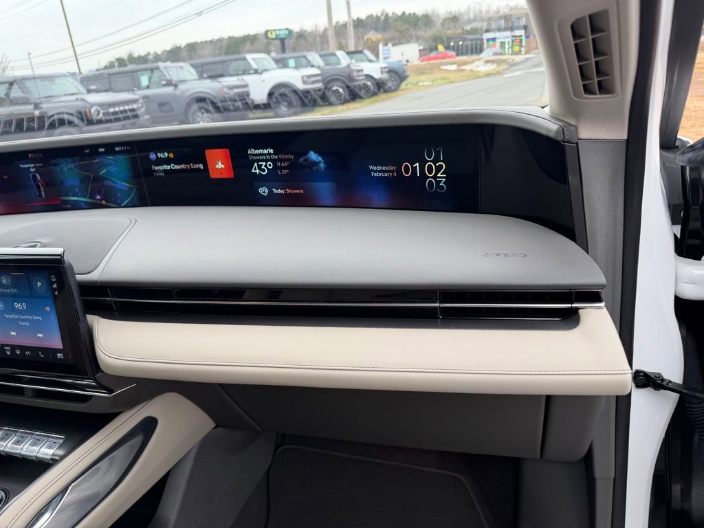 Used 2025 Lincoln Nautilus Premier image 34