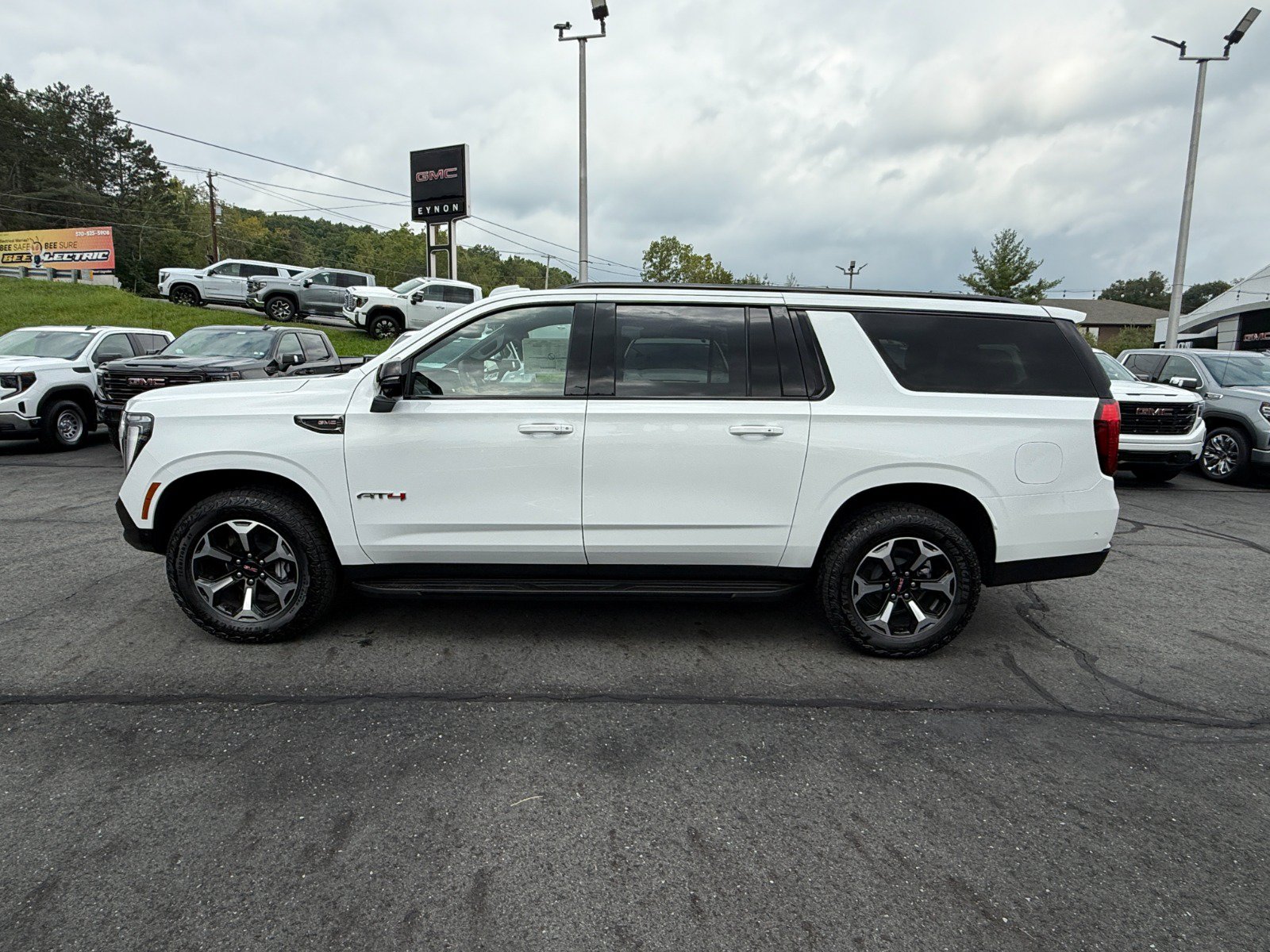 New 2026 GMC Yukon XL AT4 AWD/4WD image 2