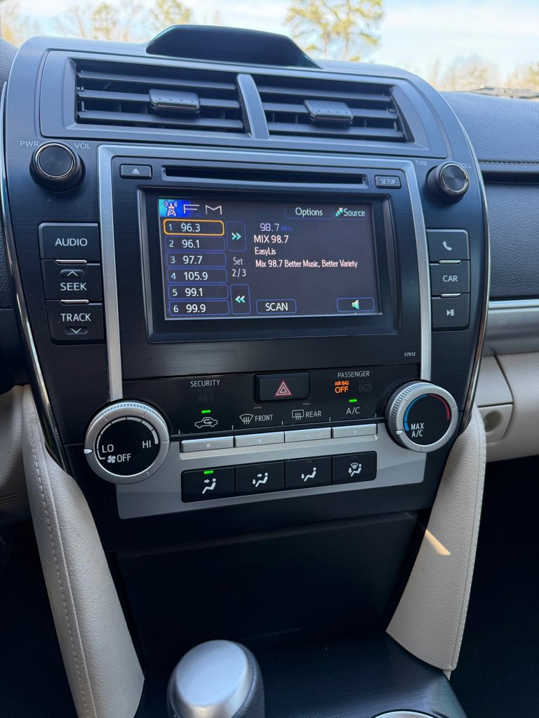 Used 2012 Toyota Camry image 6