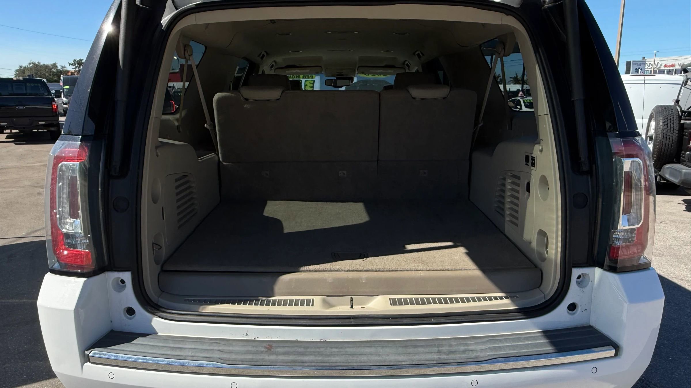 Used 2020 GMC Yukon XL Denali image 21