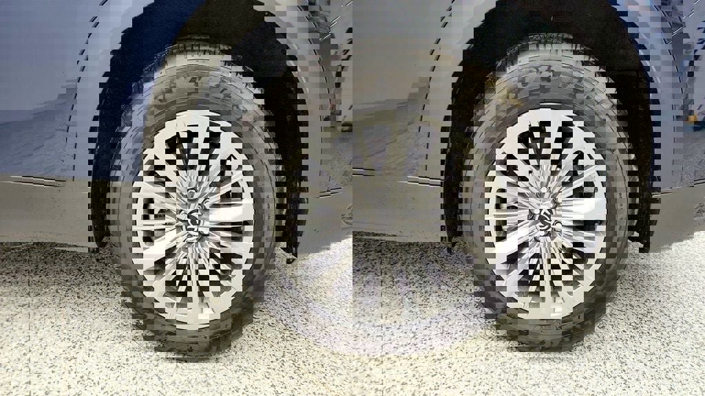 Used 2025 MAZDA CX-90 Plug-In Hybrid w/ Preferred image 9