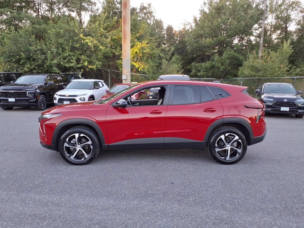 Certified 2026 Chevrolet Trax RS FWD image 5