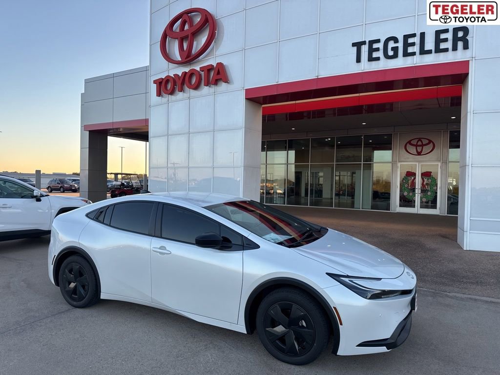 New 2026 Toyota Prius LE image 1