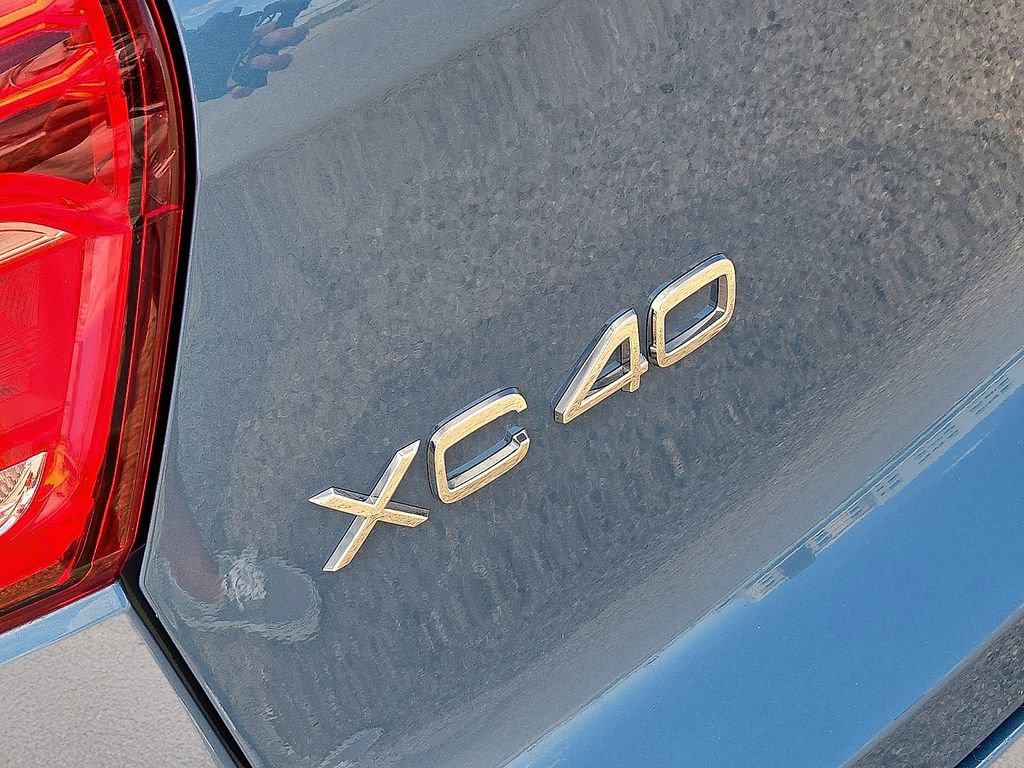 Used 2023 Volvo XC40 Recharge Core AWD/4WD image 12