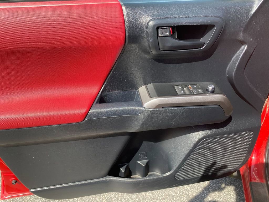 Used 2016 Toyota Tacoma SR5 image 11