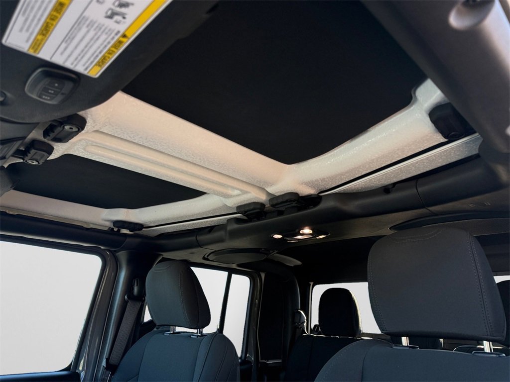 Used 2021 Jeep Gladiator Willys image 30