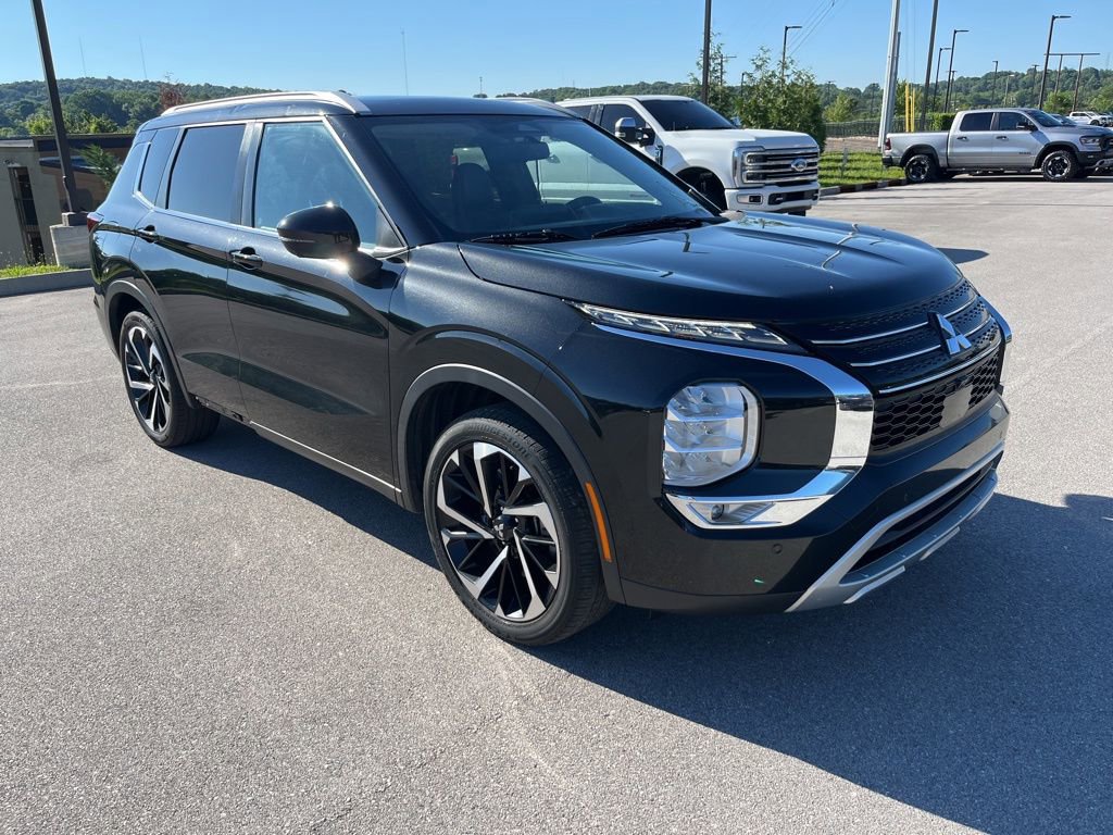 Used 2022 Mitsubishi Outlander SE FWD image 2