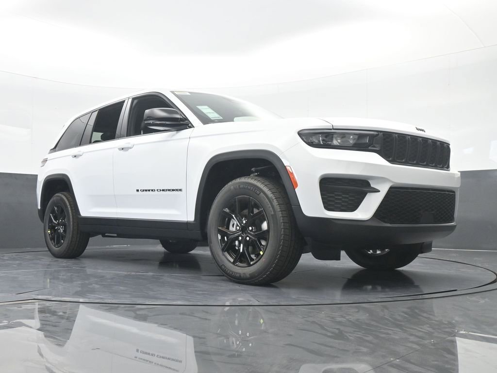 Used 2025 Jeep Grand Cherokee Altitude image 56