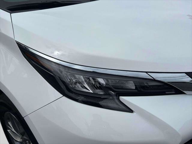 Certified 2025 Toyota Sienna LE image 11
