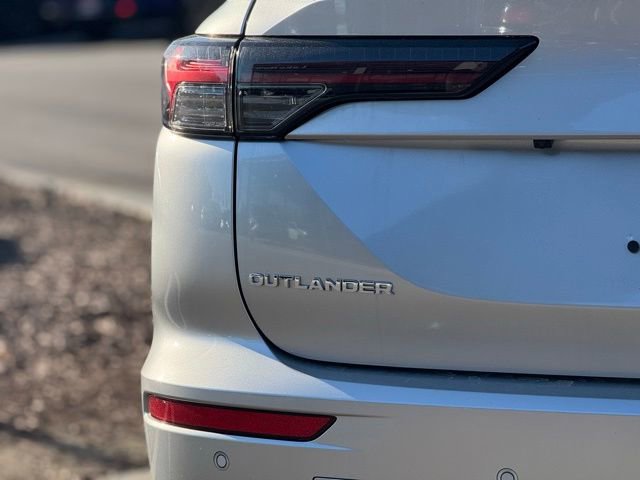New 2026 Mitsubishi Outlander ES image 11