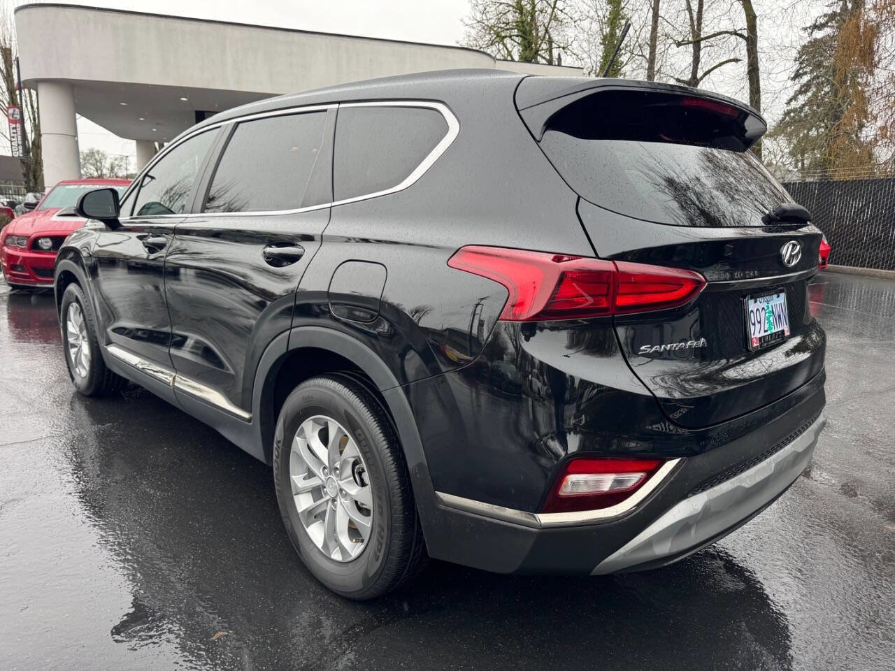 Used 2019 Hyundai Santa Fe SE image 3