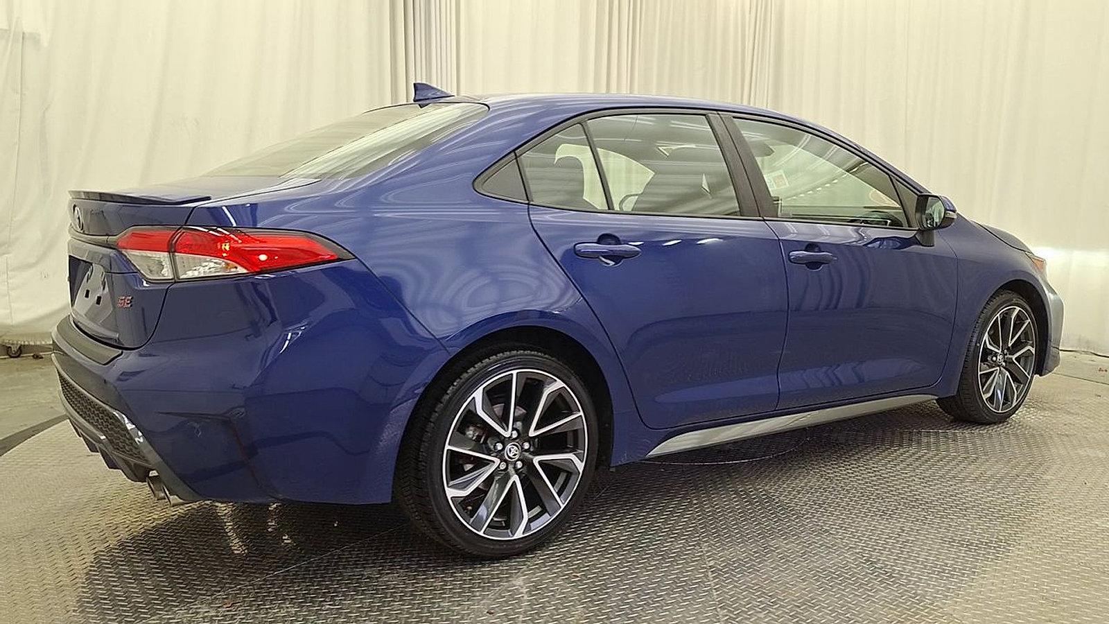 Certified 2021 Toyota Corolla SE w/ SE Premium Package FWD image 3