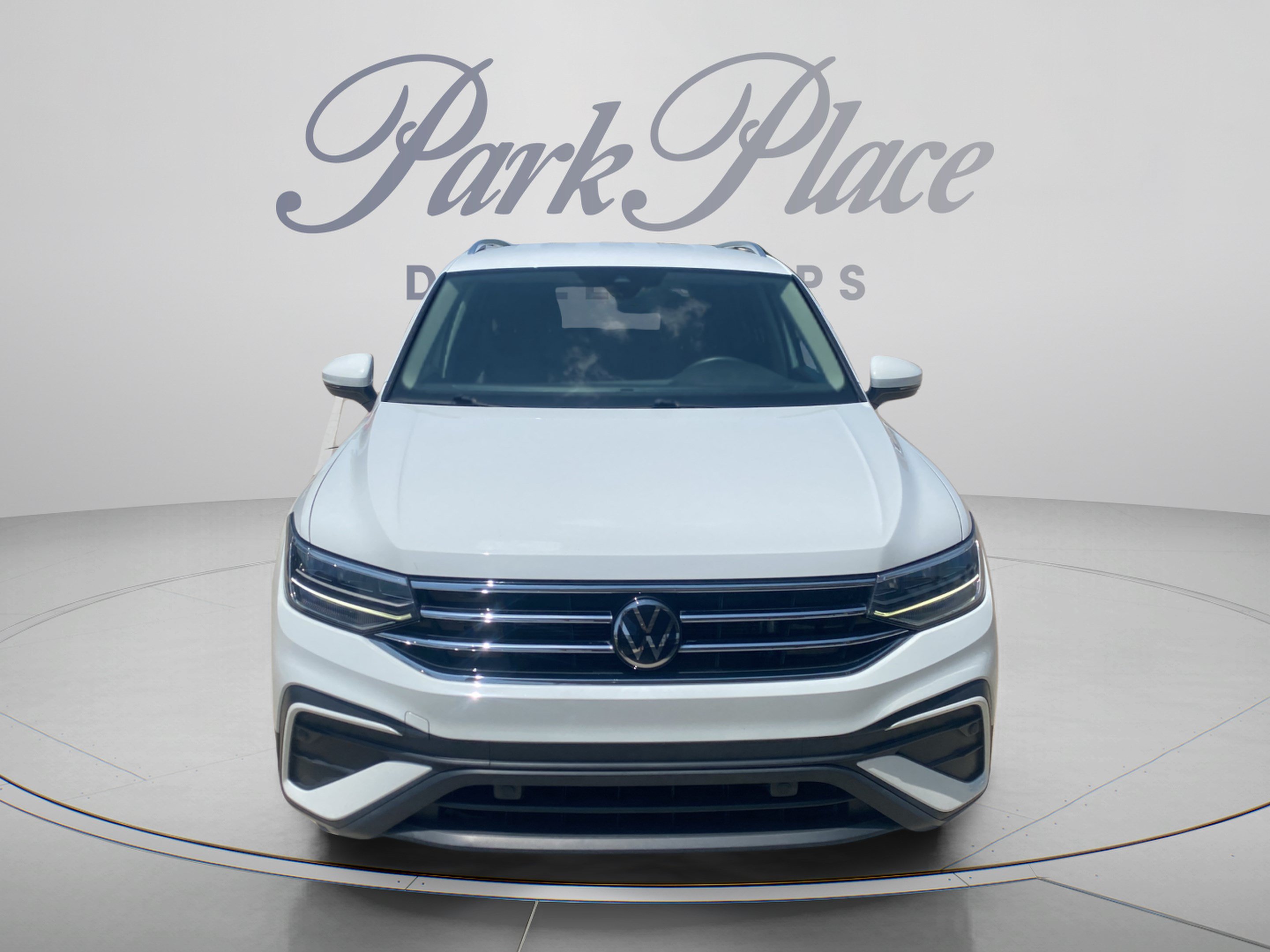 Used 2022 Volkswagen Tiguan SE FWD image 9